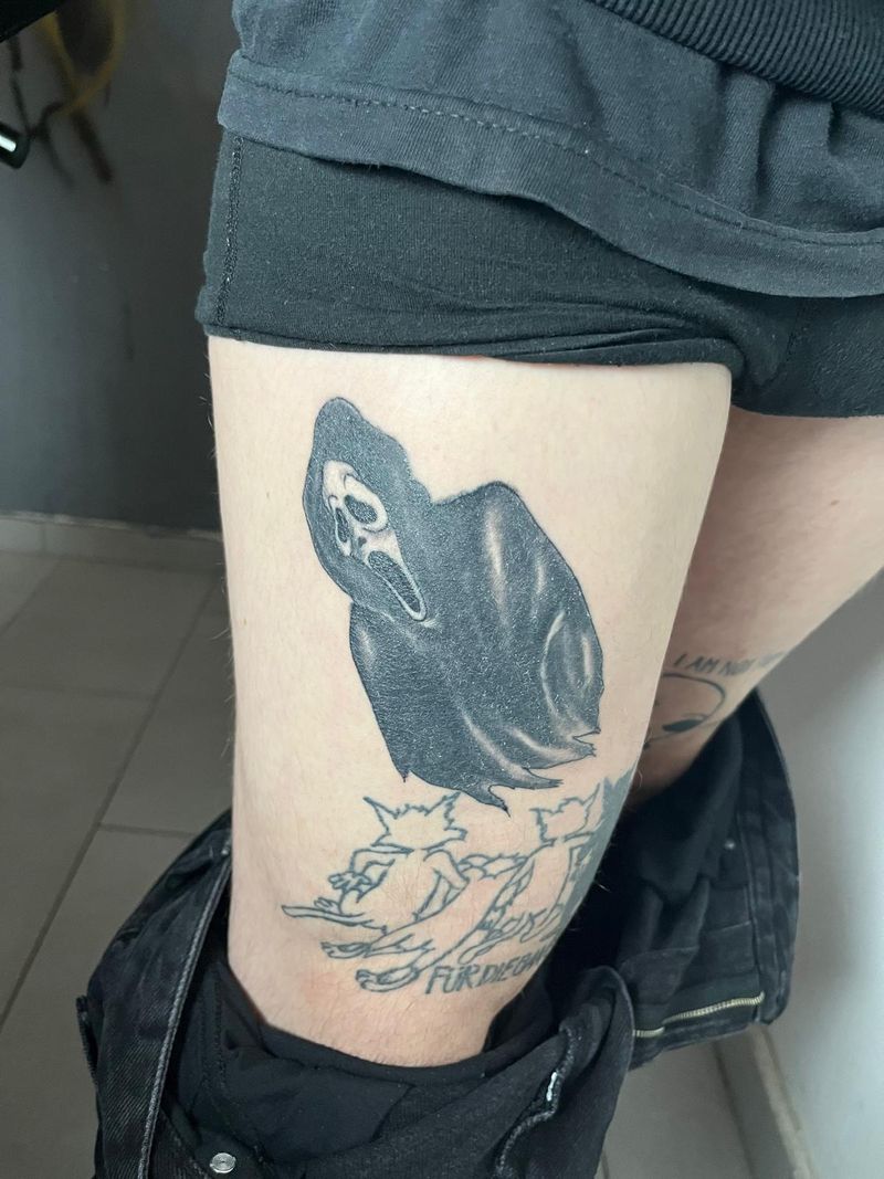 Black and grey Ghostface mask on a thigh, heavy smooth shading